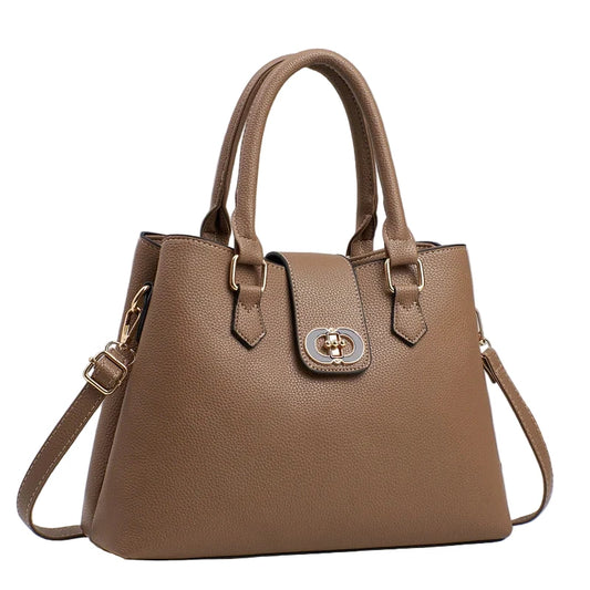 Fashionable Shoulder Bag with Chain